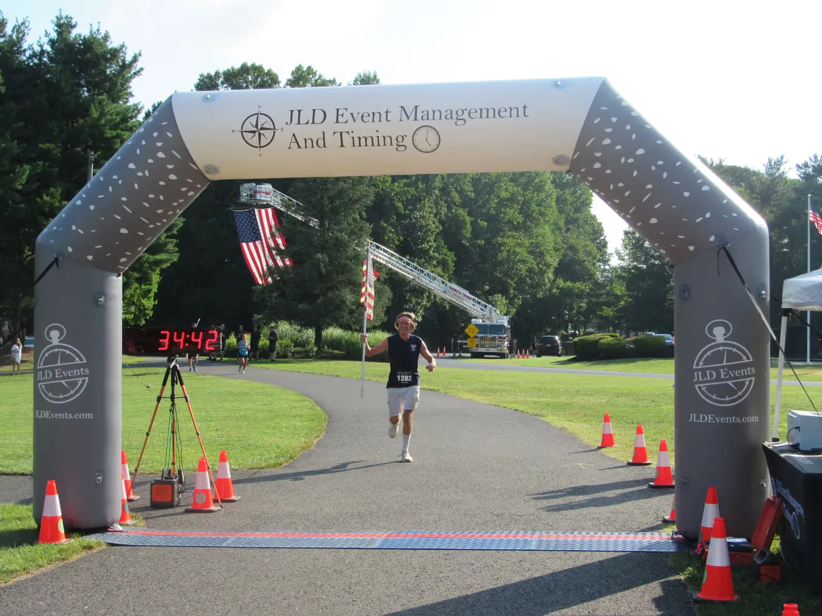 The finish arch at Washington Lake Park